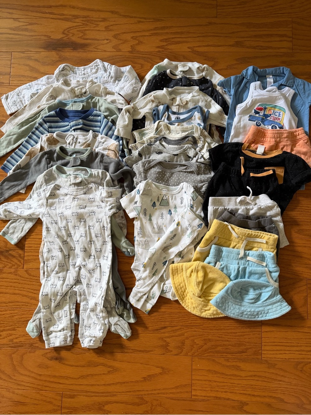 Lot of 29 baby boy Multi-Color Baby One-Piece Set with Hats 6-9 months m